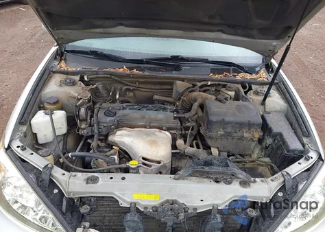 2003 Toyota Camry Le z USA, uszkodzony, nr VIN 4T1BE32K83U751432